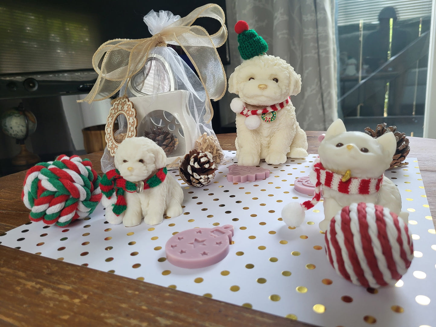 HOLIDAY PAWS COLLECTION
